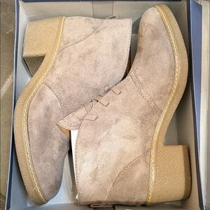 🆕New in box-Universal Thread Women's Suede chukka Ankle Boots - Taupe